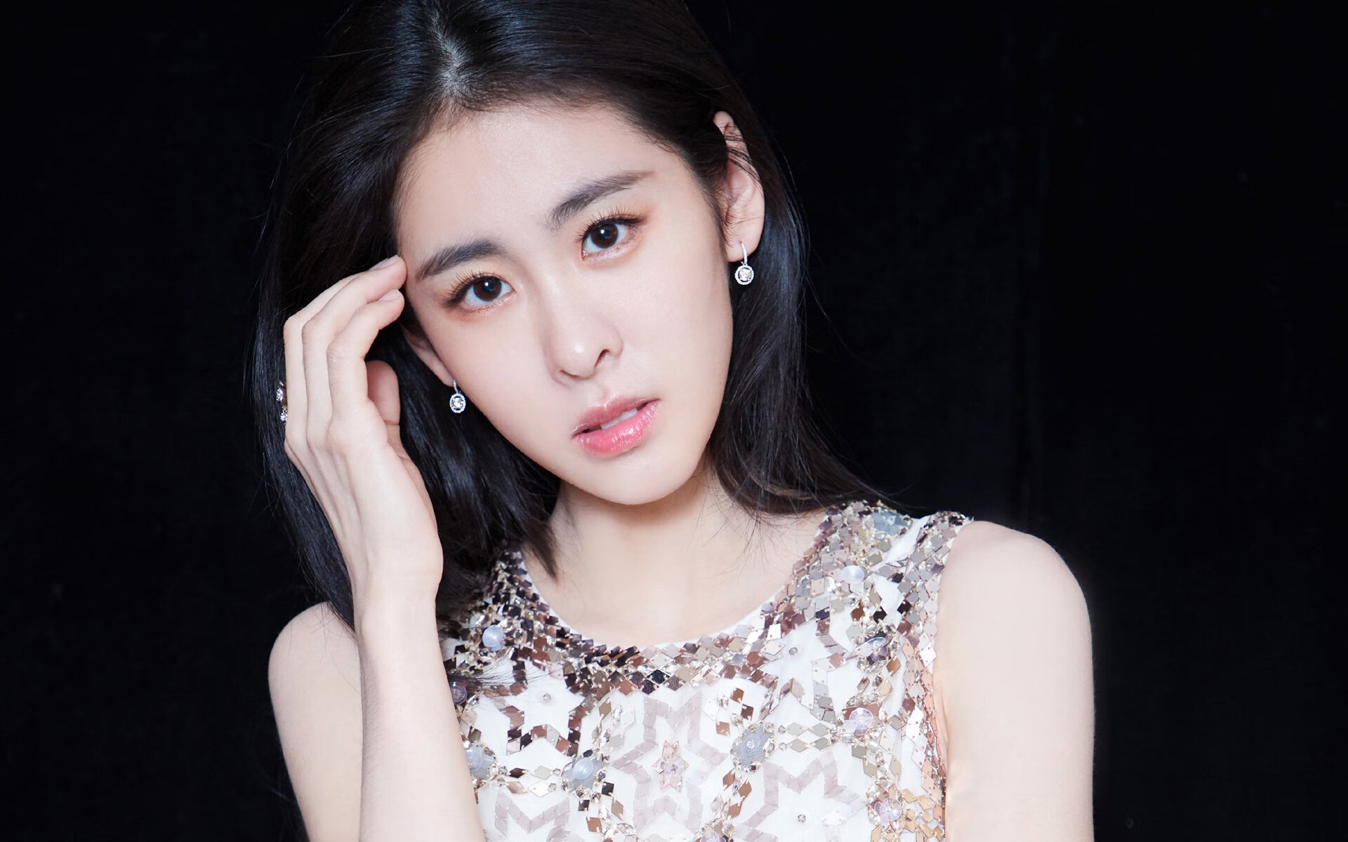 北大教授怒斥年轻人懒，网友调侃“有29个研究生，何须自己累？”